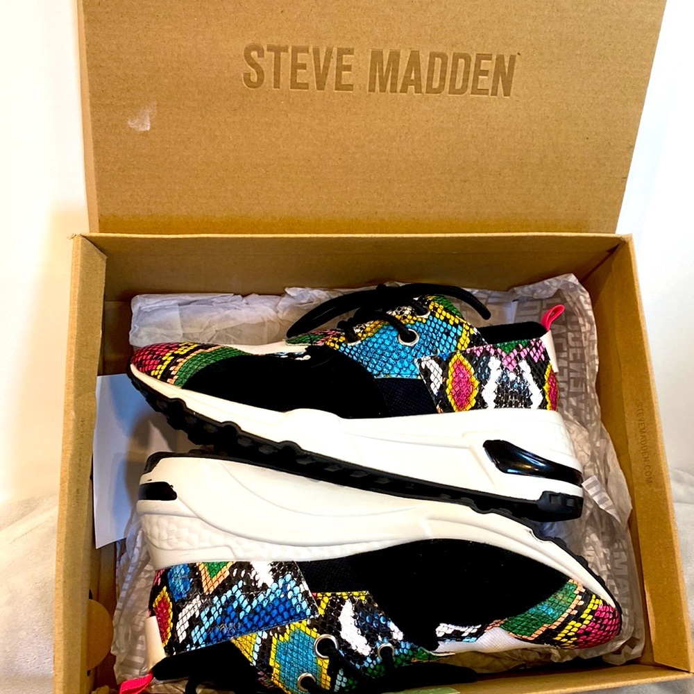 🎉 Host Pick 🎉 Steve Madden Cliff Multi Snake sneakers, size 8 CLIF02S1